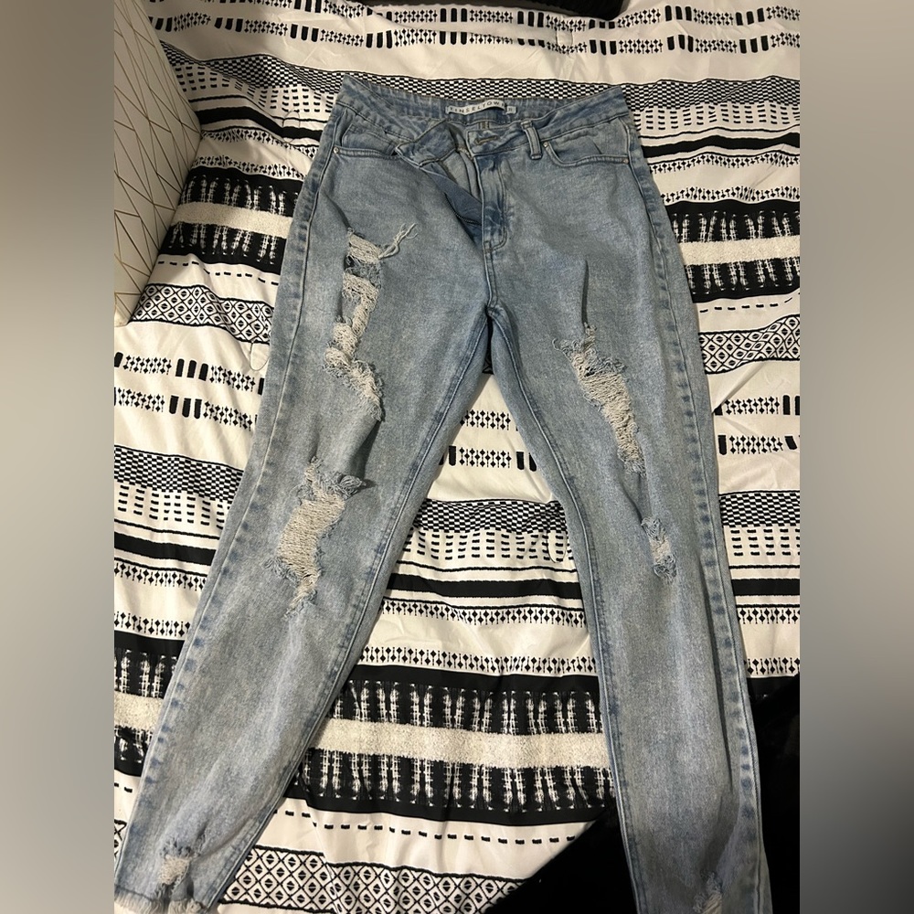 Light washed ripped jeans